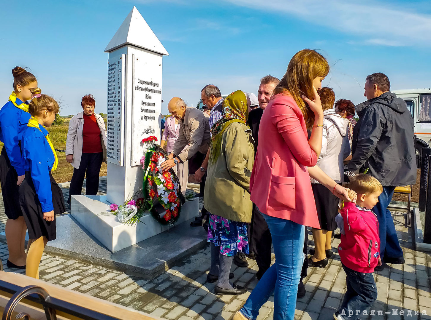 Народный обелиск деревне Крутогорке