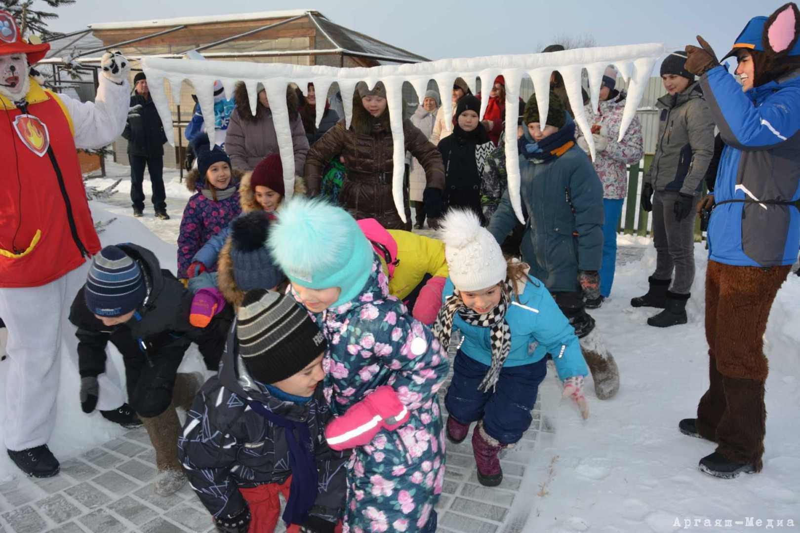 На Павлиньей ферме с. Кузнецкого Дед Мороз встретил особенных детей