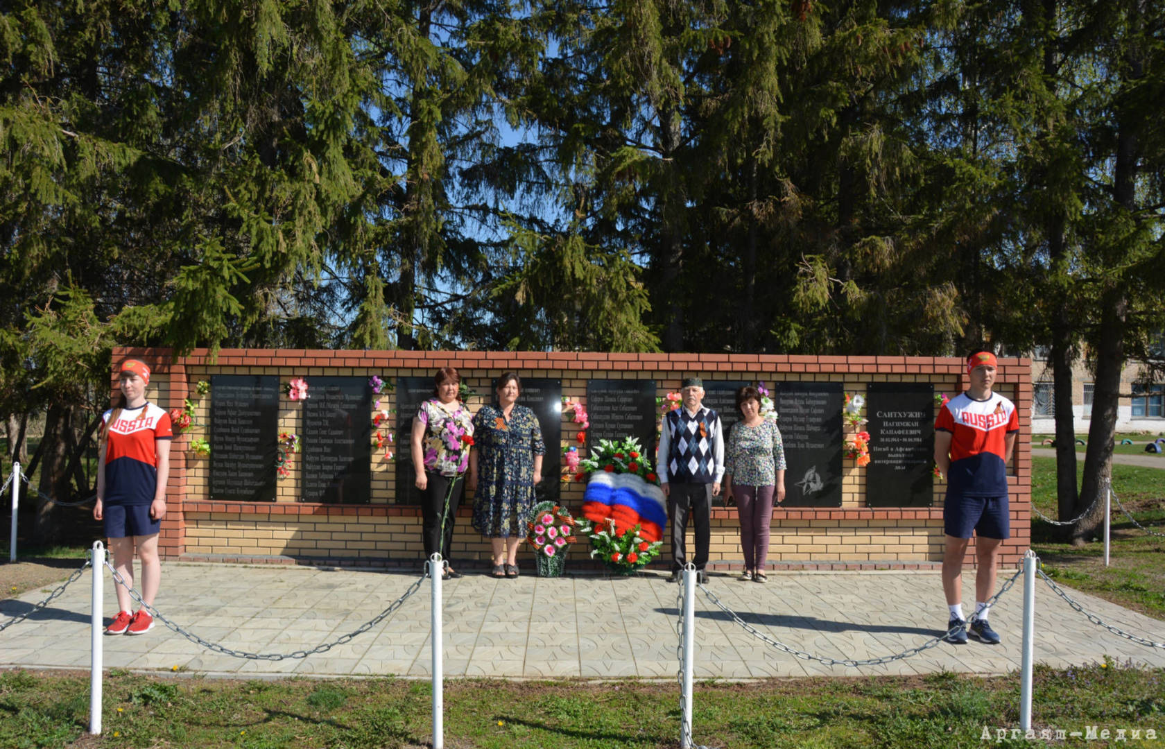 Вахту памяти у обелиска в д. Метелево отстояли сельчане