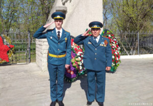 Возложение венков к памятнику Воину-Освободителю