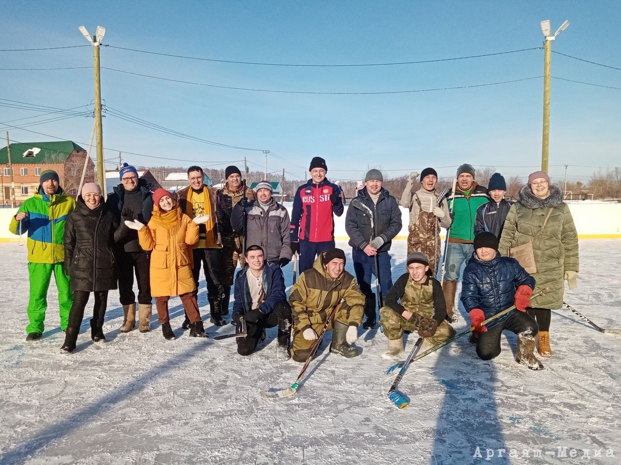 В Ишалино сыграли в хоккей на валенках