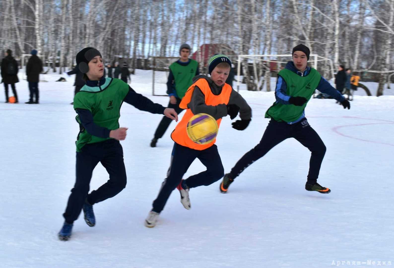 Завершены три тура чемпионата района по зимнему мини-футболу