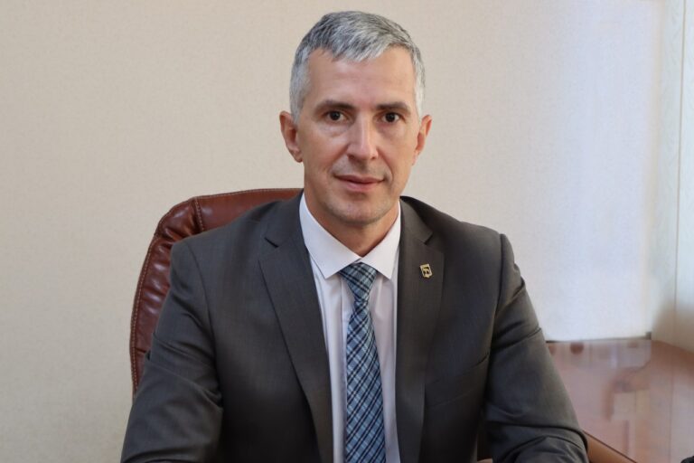 Юрий Ефименко: «Благодаря вашему профессионализму работают предприятия, городской транспорт, учреждения и объекты…